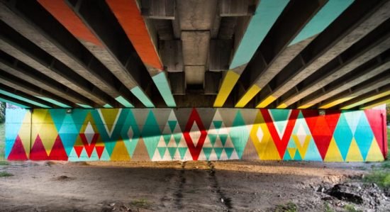  Puente de Colores revivido bajo autopista en Madrid