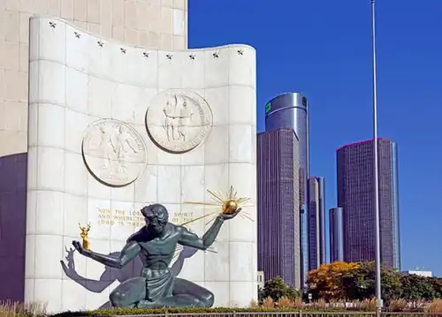  Oasis verde y arte en plaza de Detroit