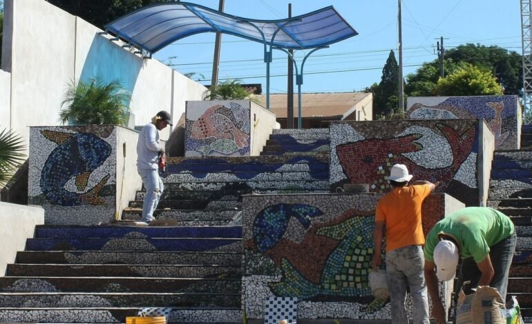  Encarnación embellece escalinata San Pedro con mosaicos coloridos