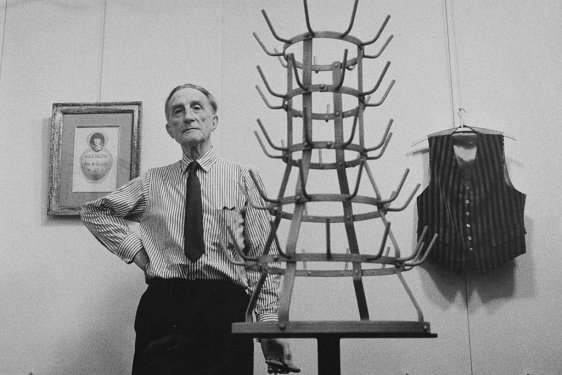  Duchamp convierte portabotellas en ready‑made artístico